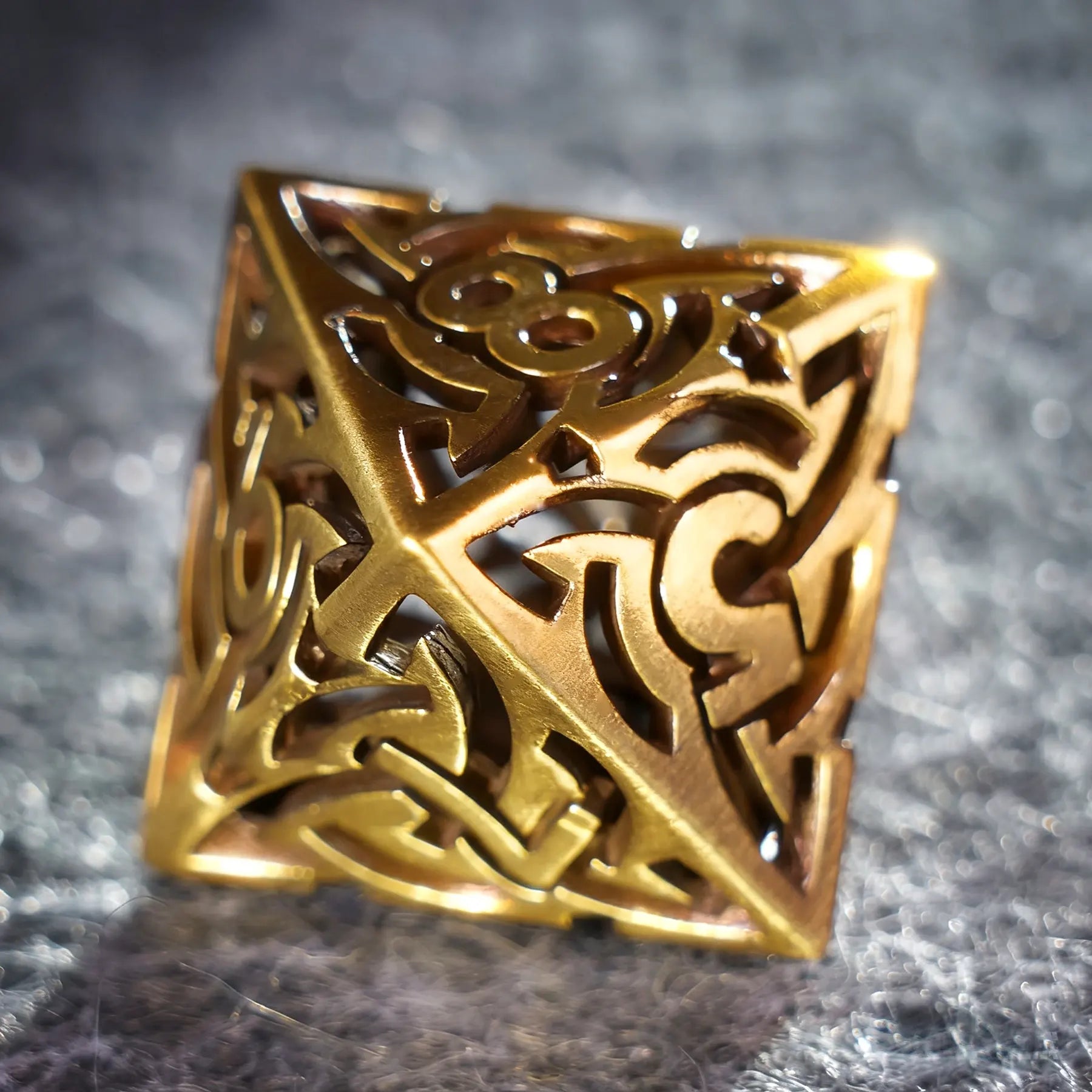 Eternal Knot Hollow Metal Dice Set