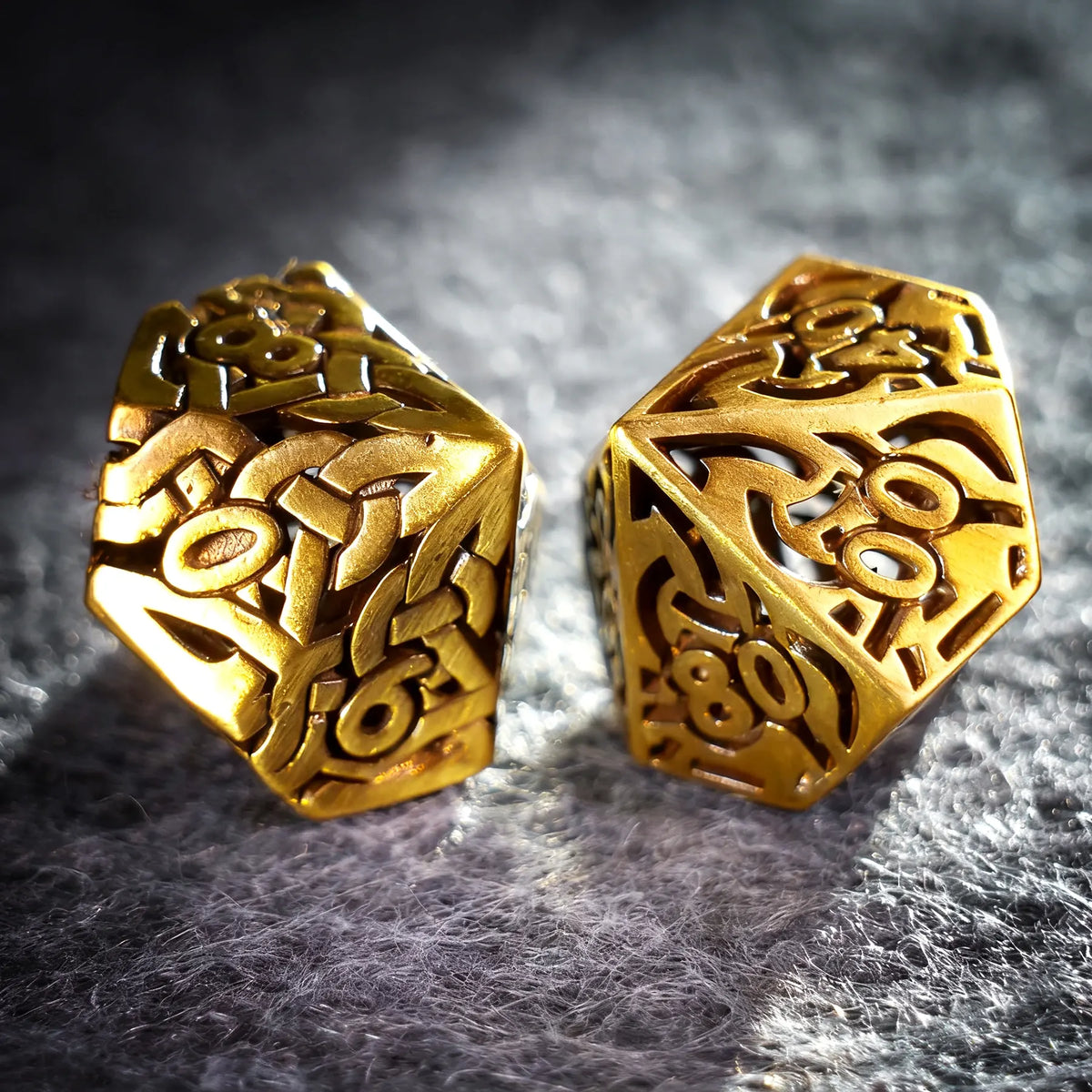 Eternal Knot Hollow Metal Dice Set