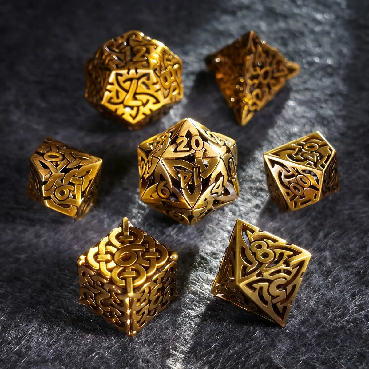 Eternal Knot Hollow Metal Dice Set